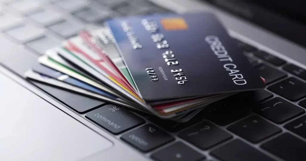 Benefits and drawbacks of reward credit cards in the US